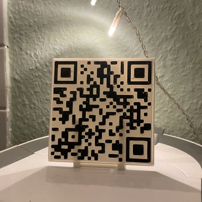 Mã QR Rickroll (kèm đế)