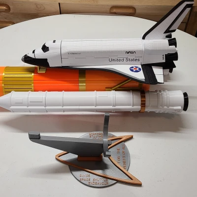 Giá đỡ Mô hình Tàu con thoi Endeavour có Gói tên lửa đẩy