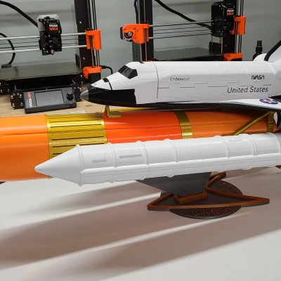 Giá đỡ Mô hình Tàu con thoi Endeavour có Gói tên lửa đẩy