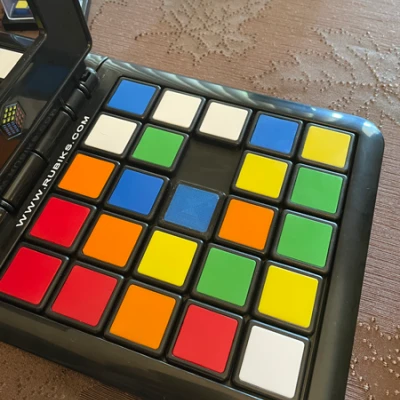 Quân cờ thay thế cho Rubik's Race