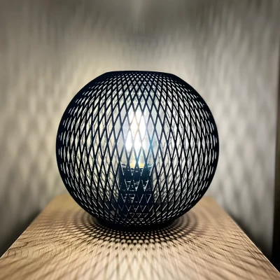 Đèn cầu làm từ lưới.