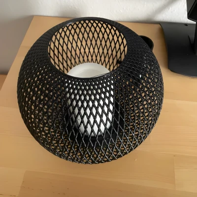 Đèn cầu làm từ lưới.