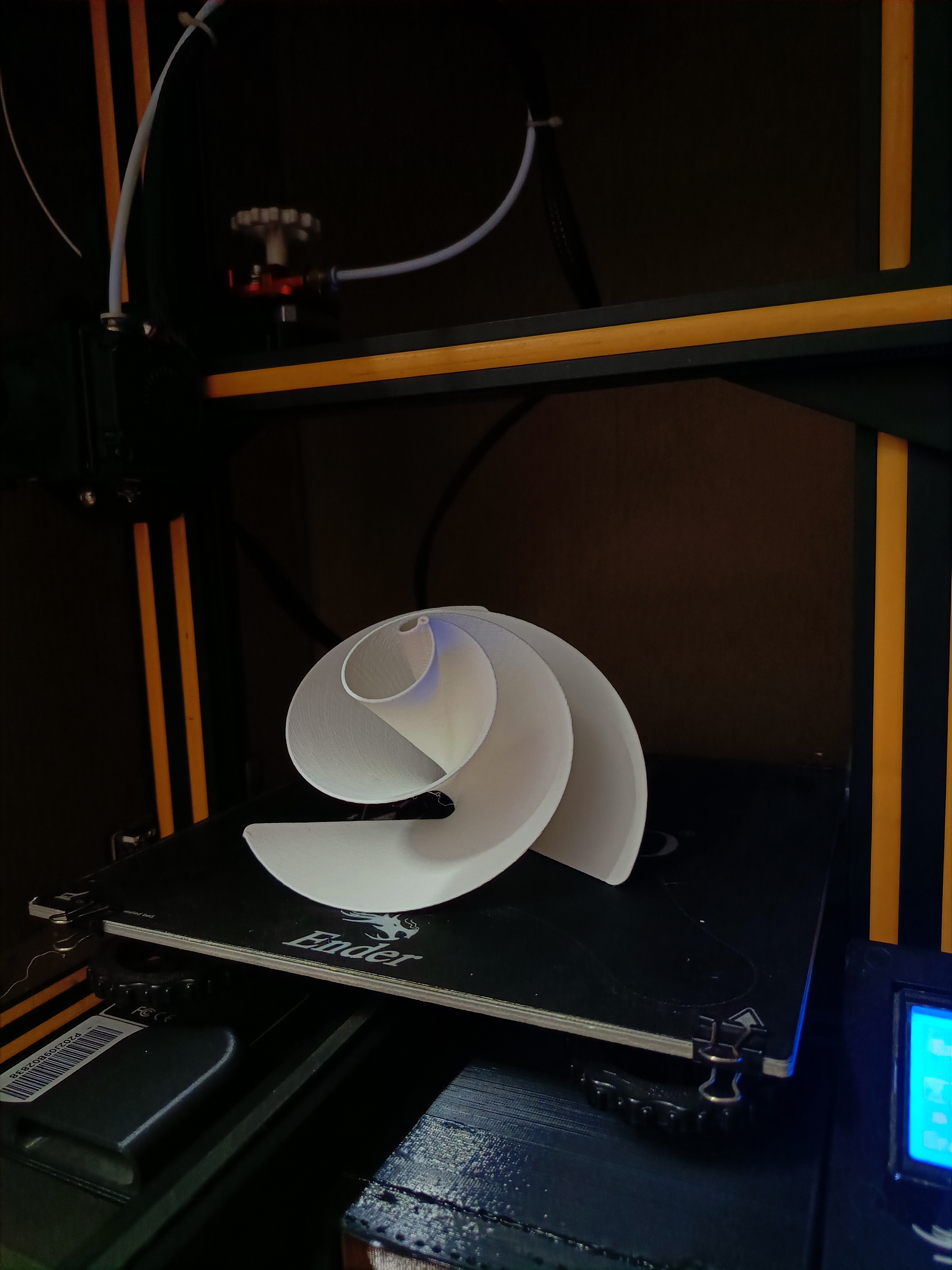 Cánh Quạt Lilly Tỷ Lệ Vàng Ba Cánh