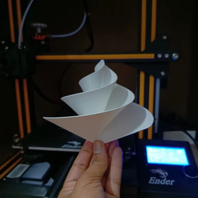 Cánh Quạt Lilly Tỷ Lệ Vàng Ba Cánh