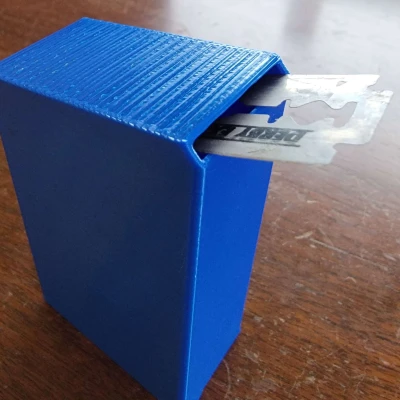 Hộp Đựng Lưỡi Dao Cạo Râu DE Đã Sử Dụng