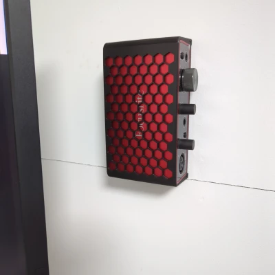 Giá đỡ Focusrite Solo Gen 3 (Gắn Tường/Dưới Bàn) Có 3 Kiểu Vỏ