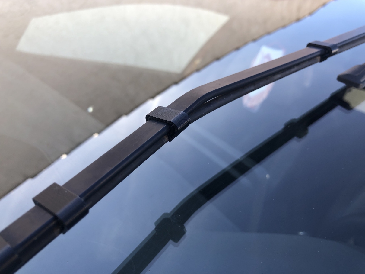 Peugeot 3008/5008 - Kẹp Giữ Ống Nước Kính Chắn Gió Trước