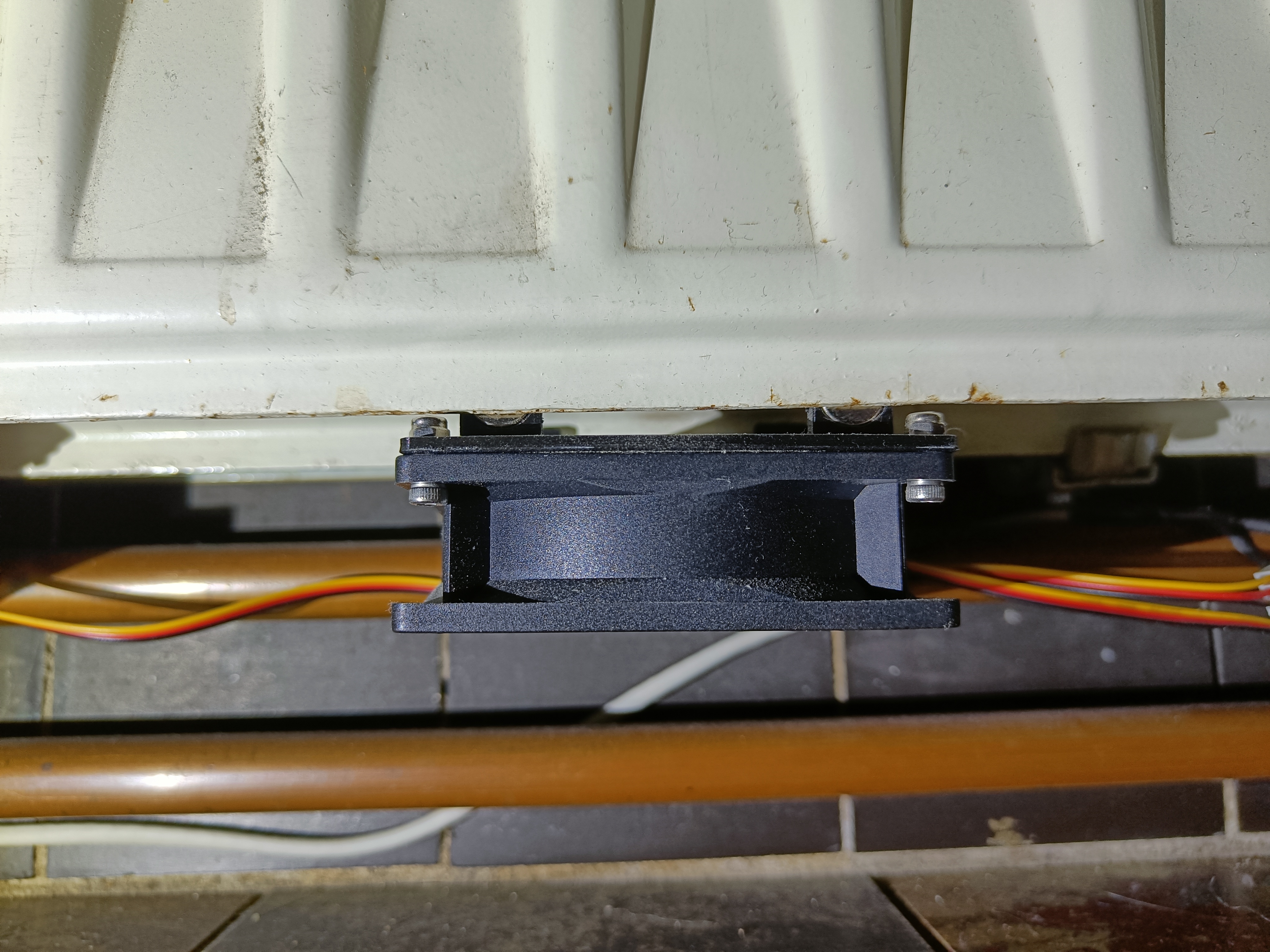 Giá đỡ quạt cho két nước