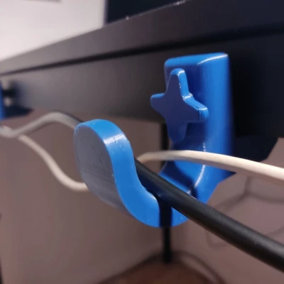Móc giữ dây cáp bàn