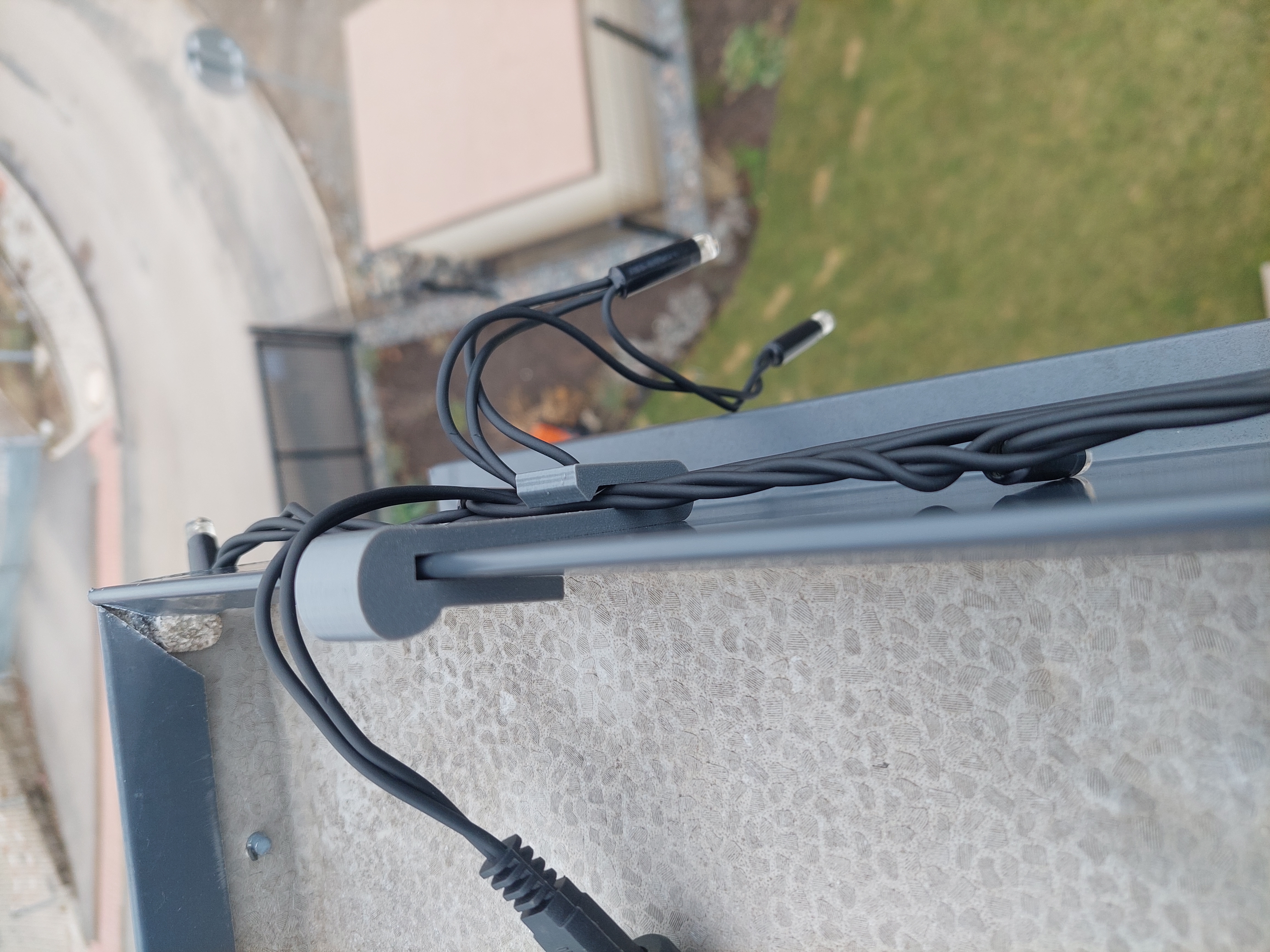 Kẹp Giữ Đèn Giáng Sinh Ngoài Trời