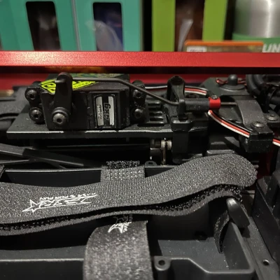 Xe RC "Rocket" - Giá đỡ động cơ và cò kích hoạt