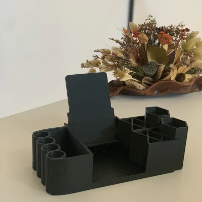 Giá đỡ điện thoại và đồ dùng văn phòng