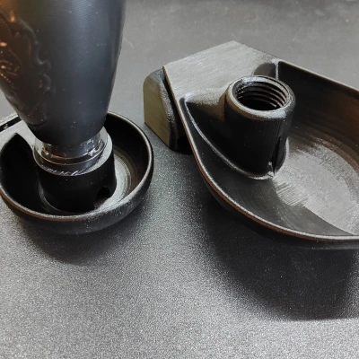 Máng uống nước cho gà và gà con gắn tường bằng chai PET