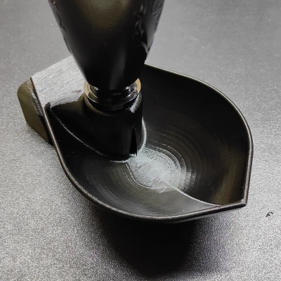 Máng uống nước cho gà và gà con gắn tường bằng chai PET