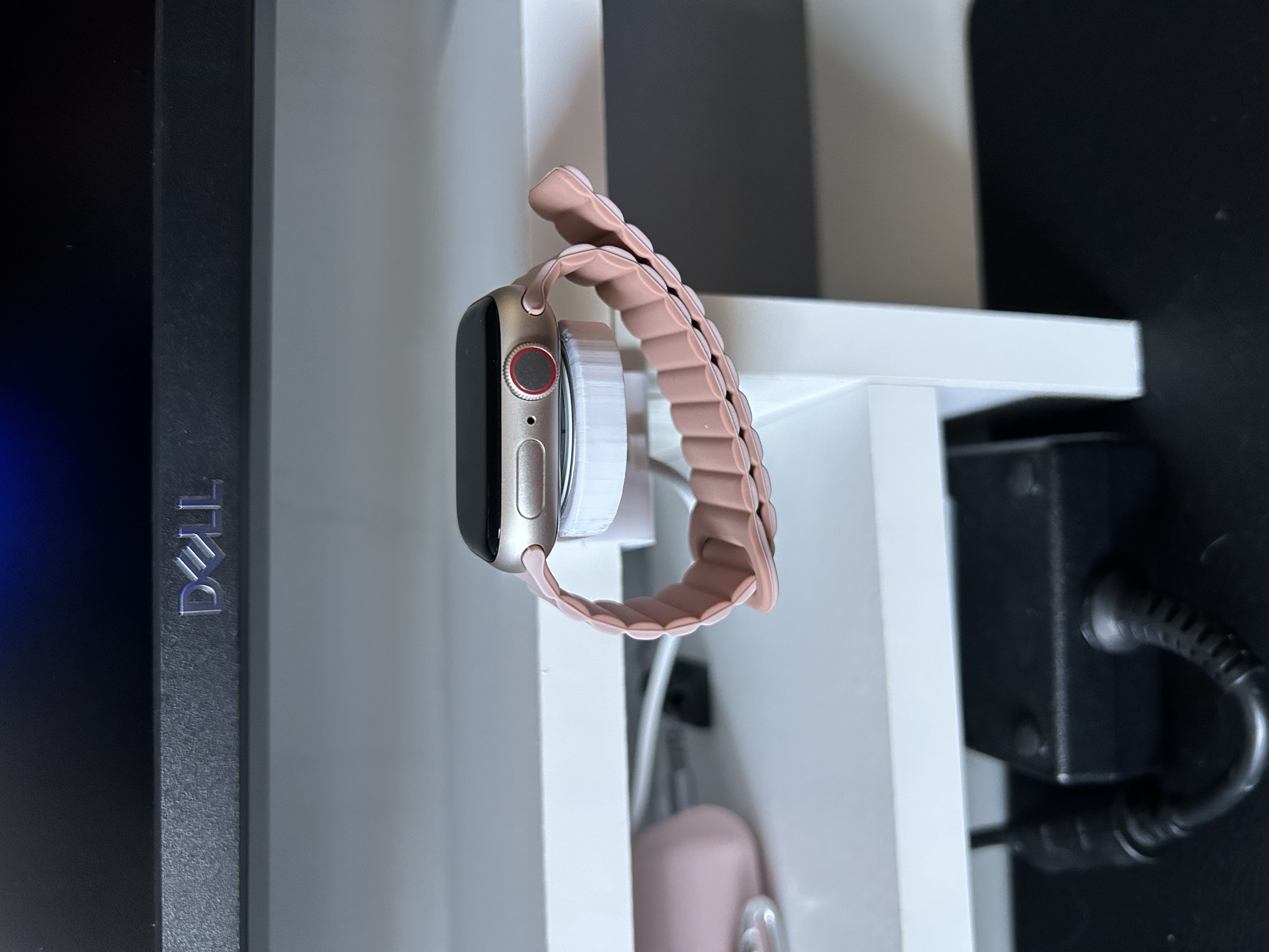 Kẹp Sạc Apple Watch Cho Kệ Bàn