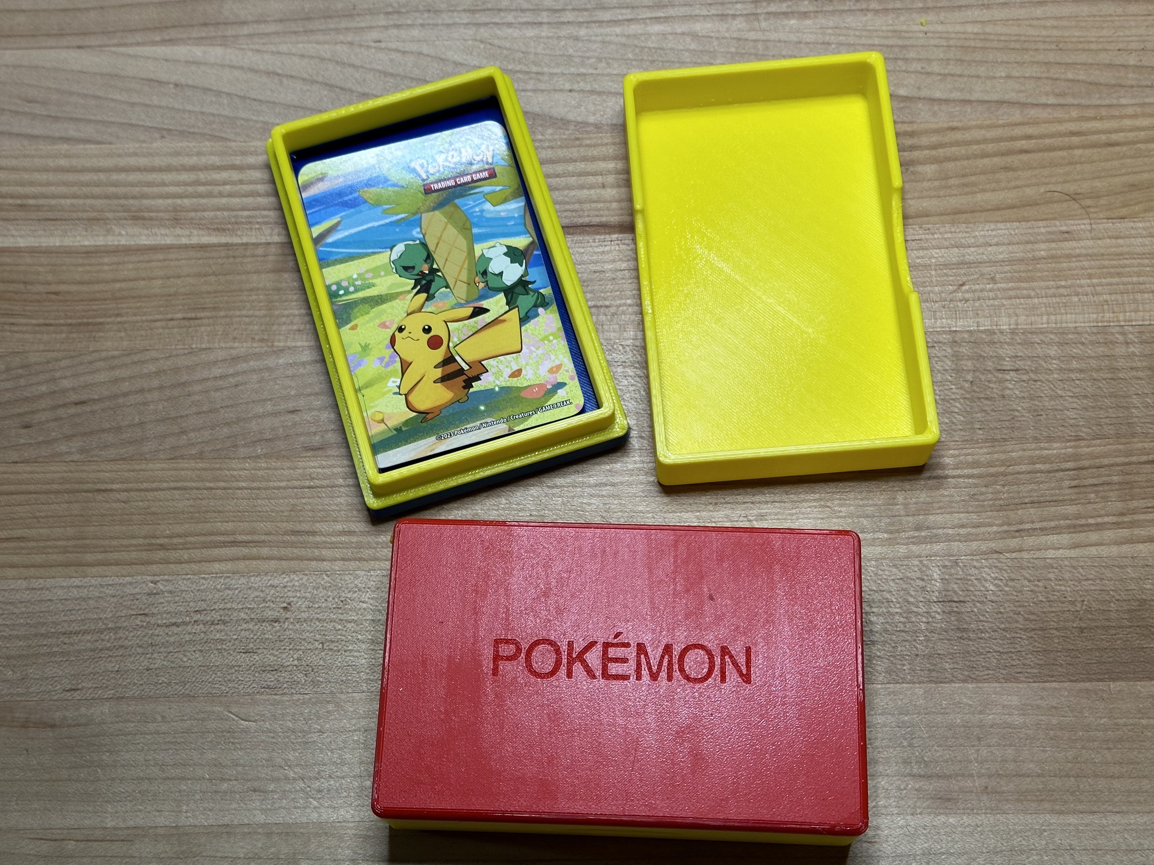 Hộp đựng thẻ bài