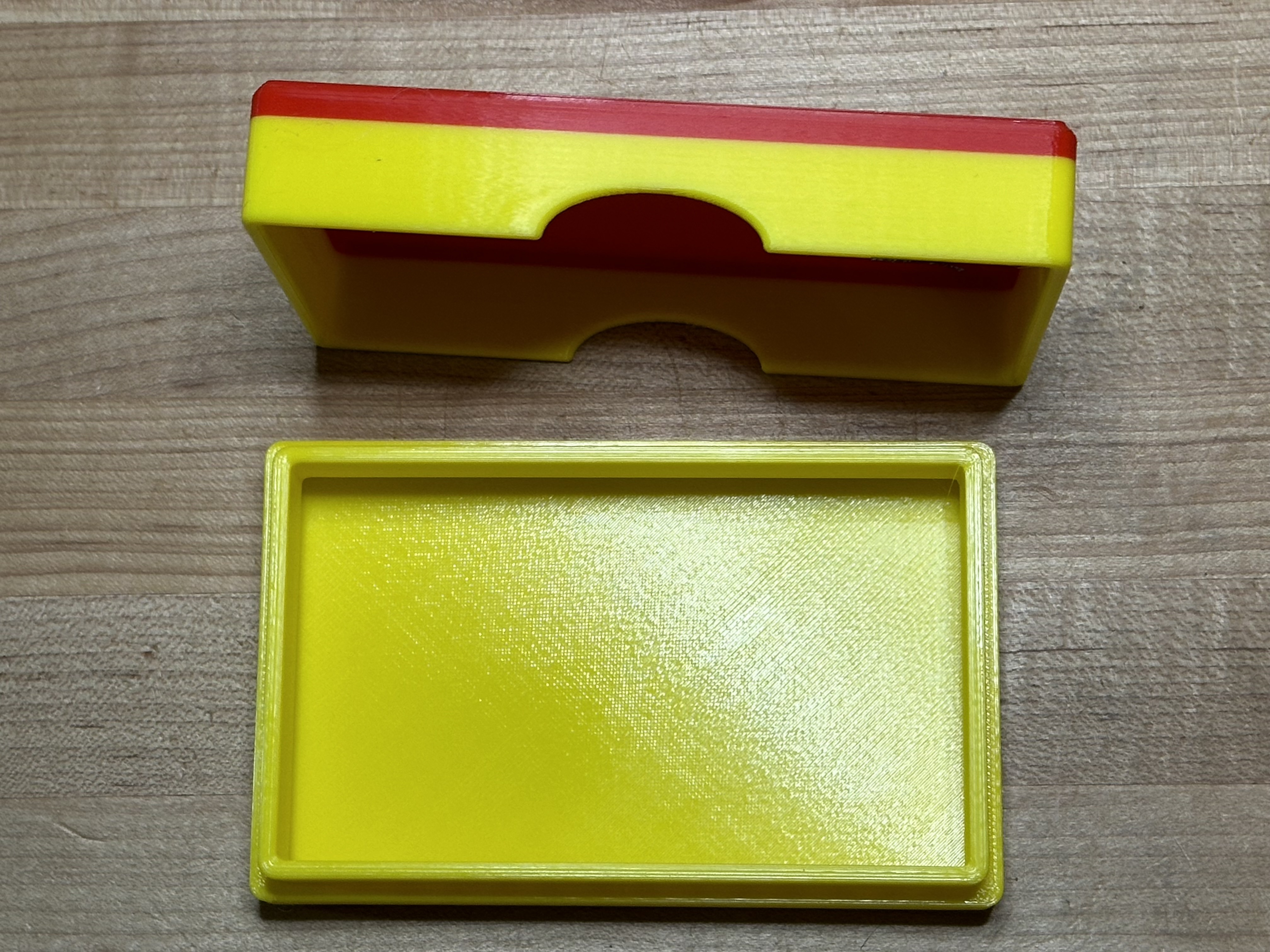 Hộp đựng thẻ bài