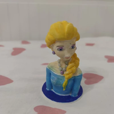 Tượng Bán Thân Elsa - Frozen. Không có chữ khớp đế Anna.