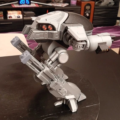 Mô Hình ED-209 - Robot Khủng Bố Từ Robocop