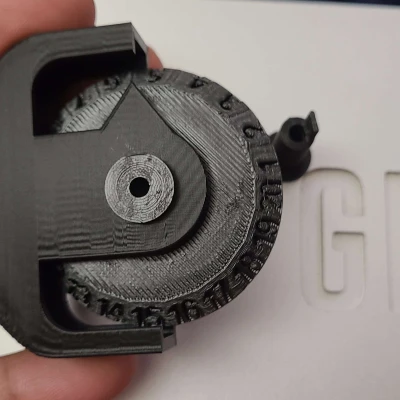 Mô hình "Spin d20 dice thing"