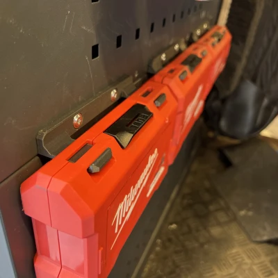 Kệ đựng hộp Milwaukee Shockwave