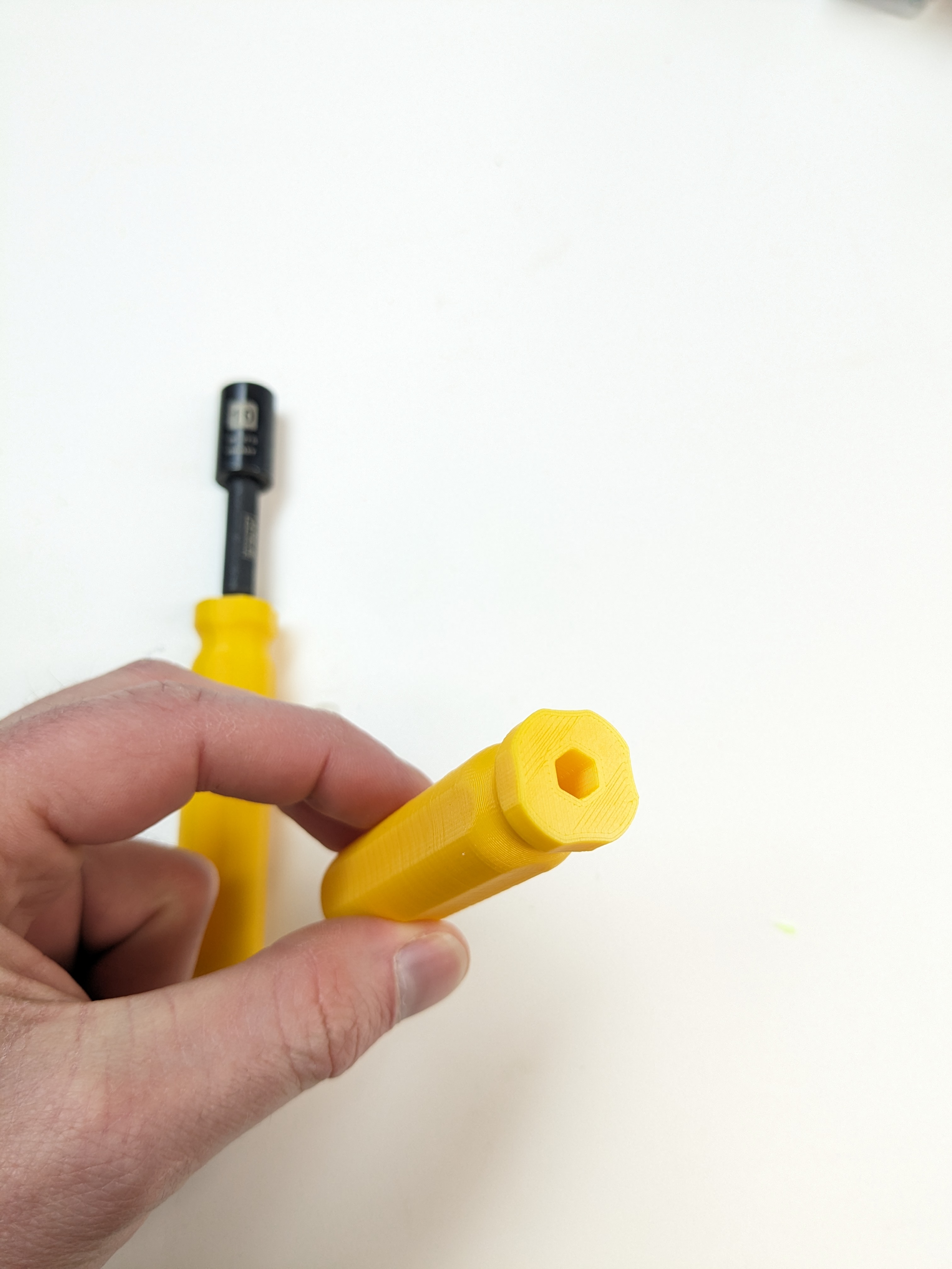 Tay cầm cho tua vít đai ốc hoặc tua vít mũi (có cả OpenSCAD và Fusion360)