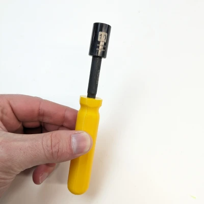 Tay cầm cho tua vít đai ốc hoặc tua vít mũi (có cả OpenSCAD và Fusion360)