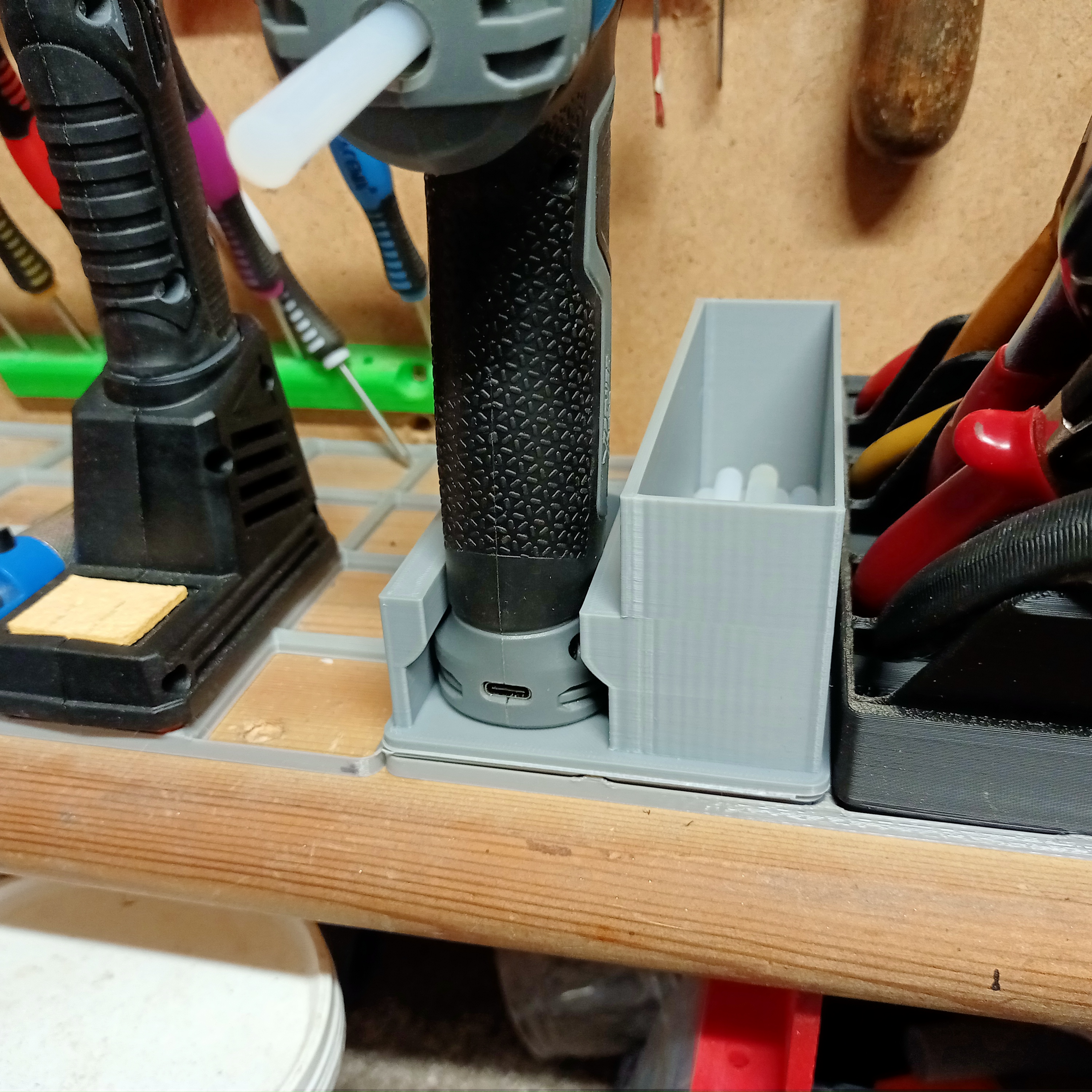 Giá đỡ súng bắn keo ALDI Ferrex chuẩn Gridfinity