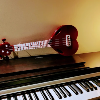 Ukulele hình trái tim - in 3D hoàn chỉnh