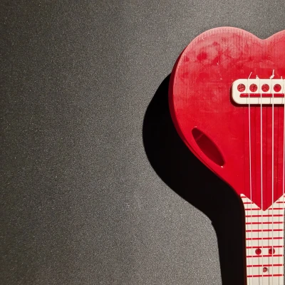 Ukulele hình trái tim - in 3D hoàn chỉnh