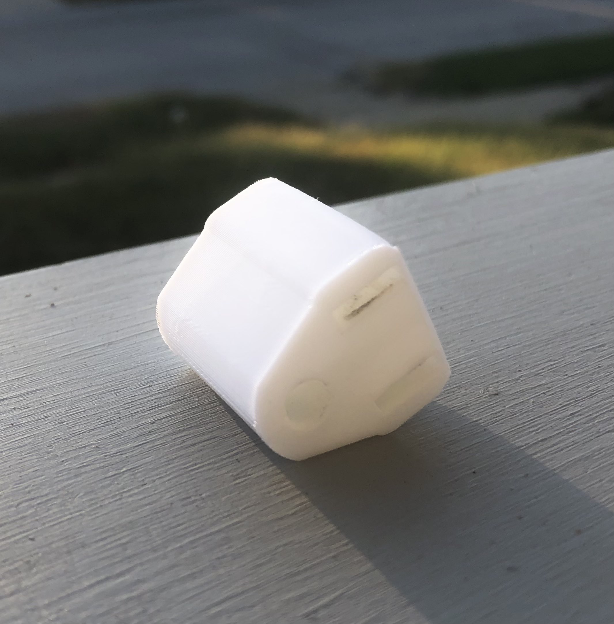 Nắp Chụp Chống Cong Chấu Cắm Điện