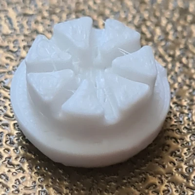 Nút bịt lỗ lắp cửa cuốn (Záslepka na montážny otvor rolety)