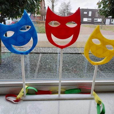 Kệ trưng bày 3 mặt nạ hài kịch