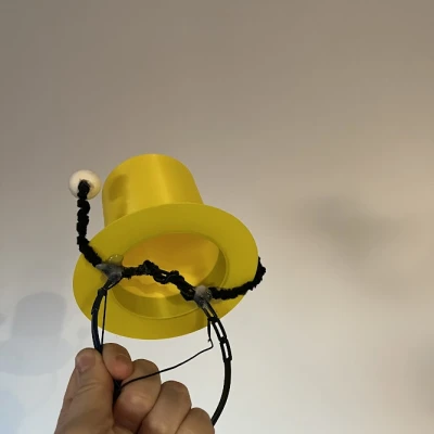 Nón Lễ Hội Cho Motýl Emanuel