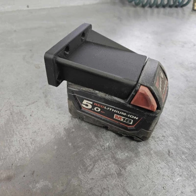 Giá Đỡ Pin Milwaukee M18 Treo Ngang Tường