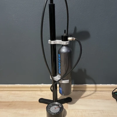 Khớp nối bơm xe đạp và bộ tăng áp tích hợp