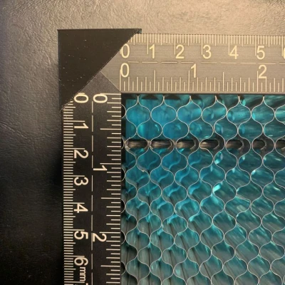 Kẹp Giữ Tấm Lưới Tổ Ong Máy Khắc Laser