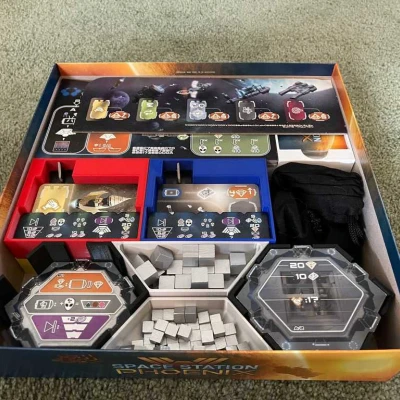 Hộp đựng Space Station Phoenix