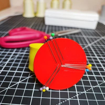 Dụng cụ giữ kim nam châm dạng vòng đeo tay