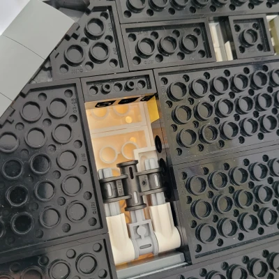 Giá treo tường Tàu con thoi LEGO Discovery (10283)