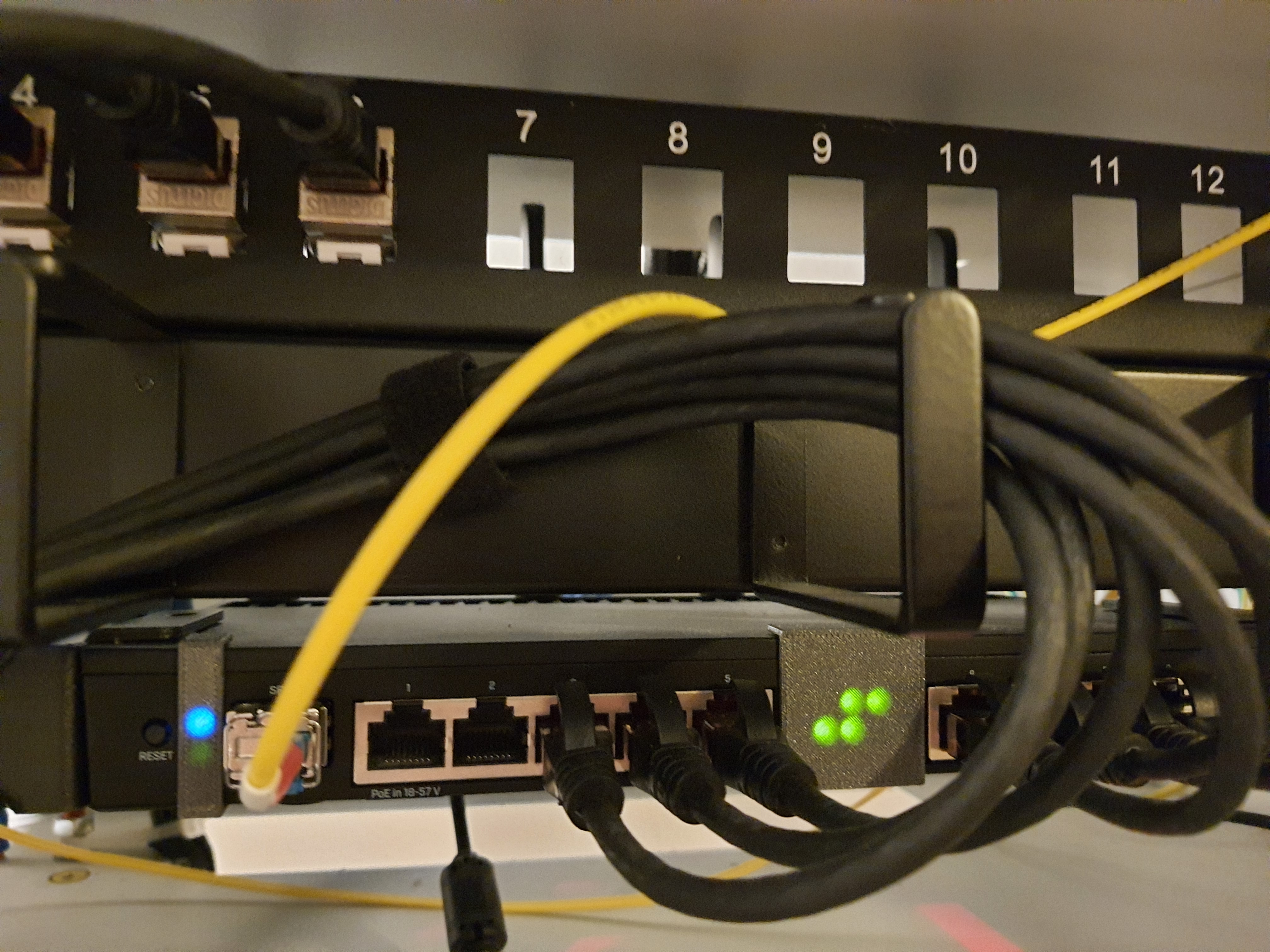 Hộp khuếch tán đèn LED tùy chỉnh (cài sẵn cho MikroTik RB4011)