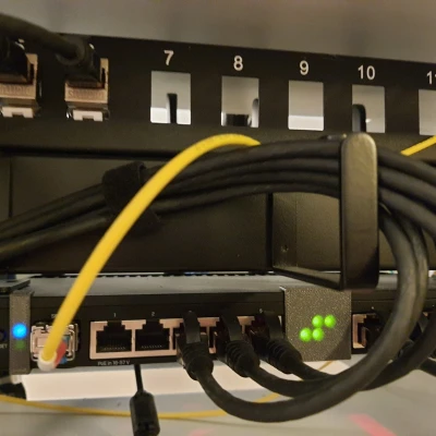 Hộp khuếch tán đèn LED tùy chỉnh (cài sẵn cho MikroTik RB4011)