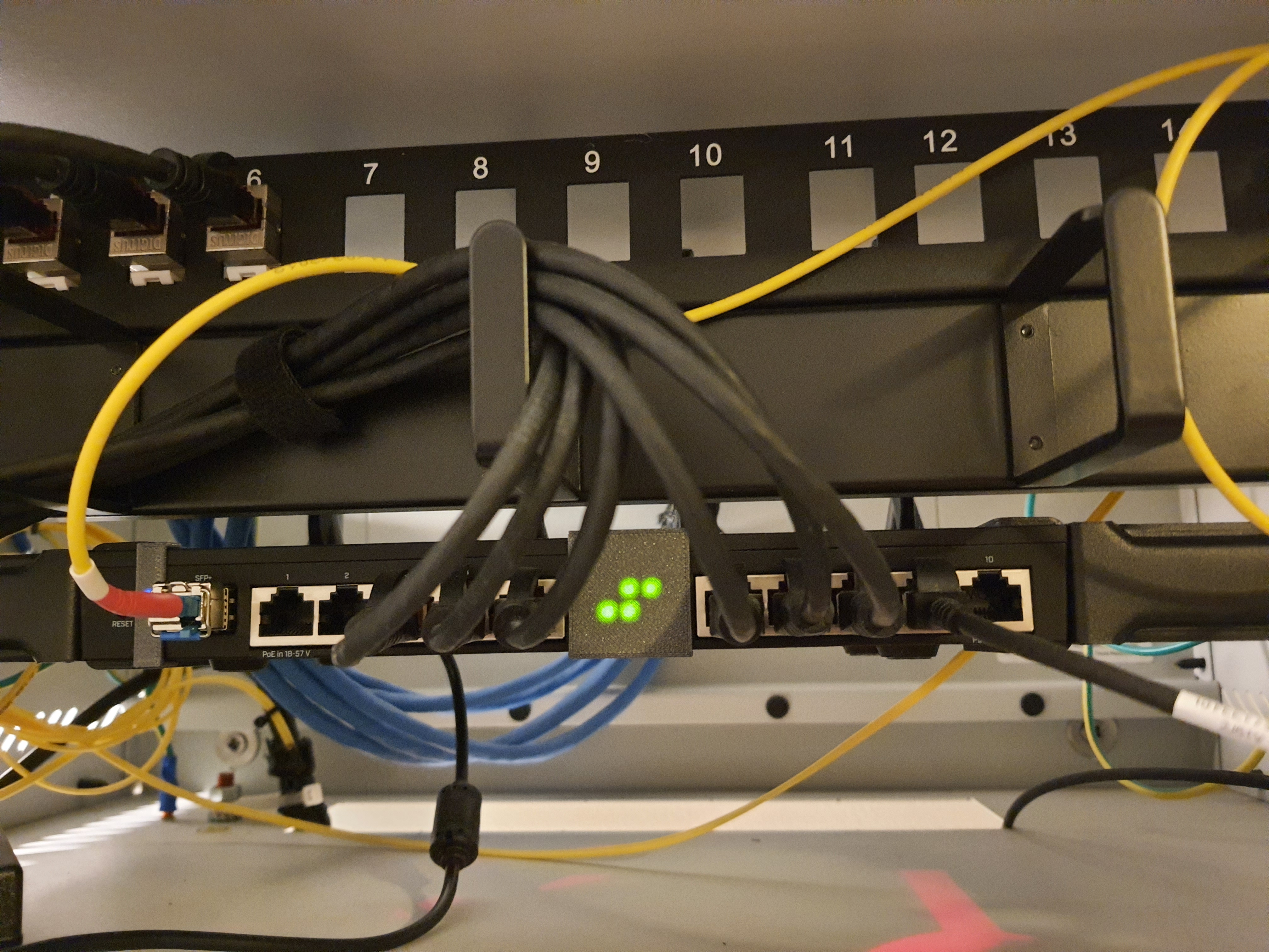 Hộp khuếch tán đèn LED tùy chỉnh (cài sẵn cho MikroTik RB4011)