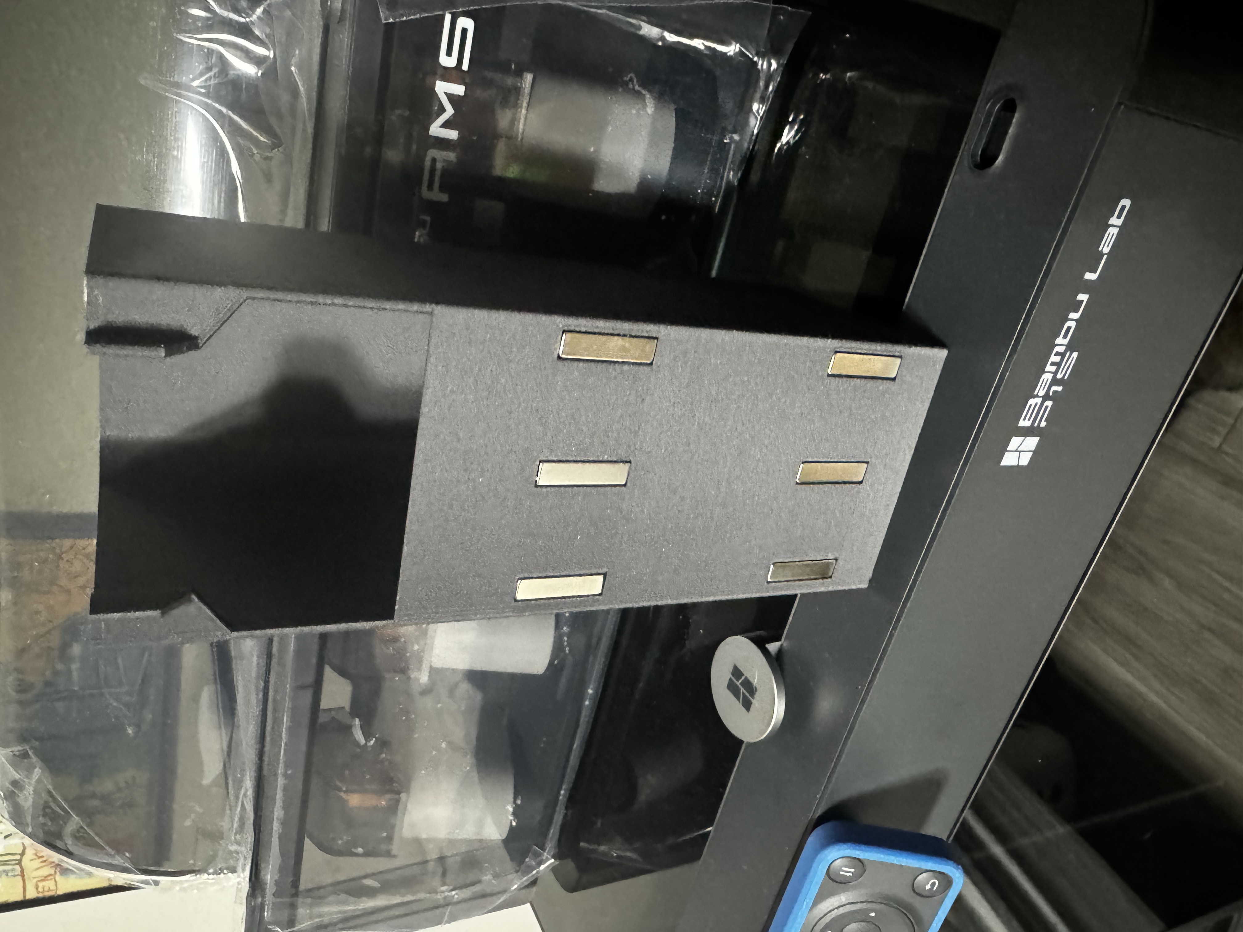 Khay hứng phế liệu đơn giản cho Bambu Lab P1P/P1S/X1C dùng nam châm mọi kích cỡ [Remix]