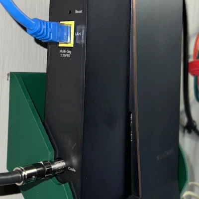 Giá đỡ Modem cáp Netgear Nighthawk CM2000