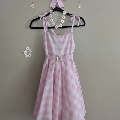 Hạt và Khóa thắt lưng trang sức lấy cảm hứng từ Barbie