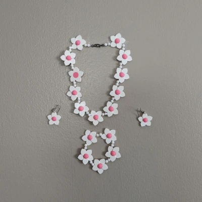 Hạt và Khóa thắt lưng trang sức lấy cảm hứng từ Barbie