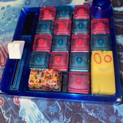 Bàn phím Launch Pad bởi Ungodly Design