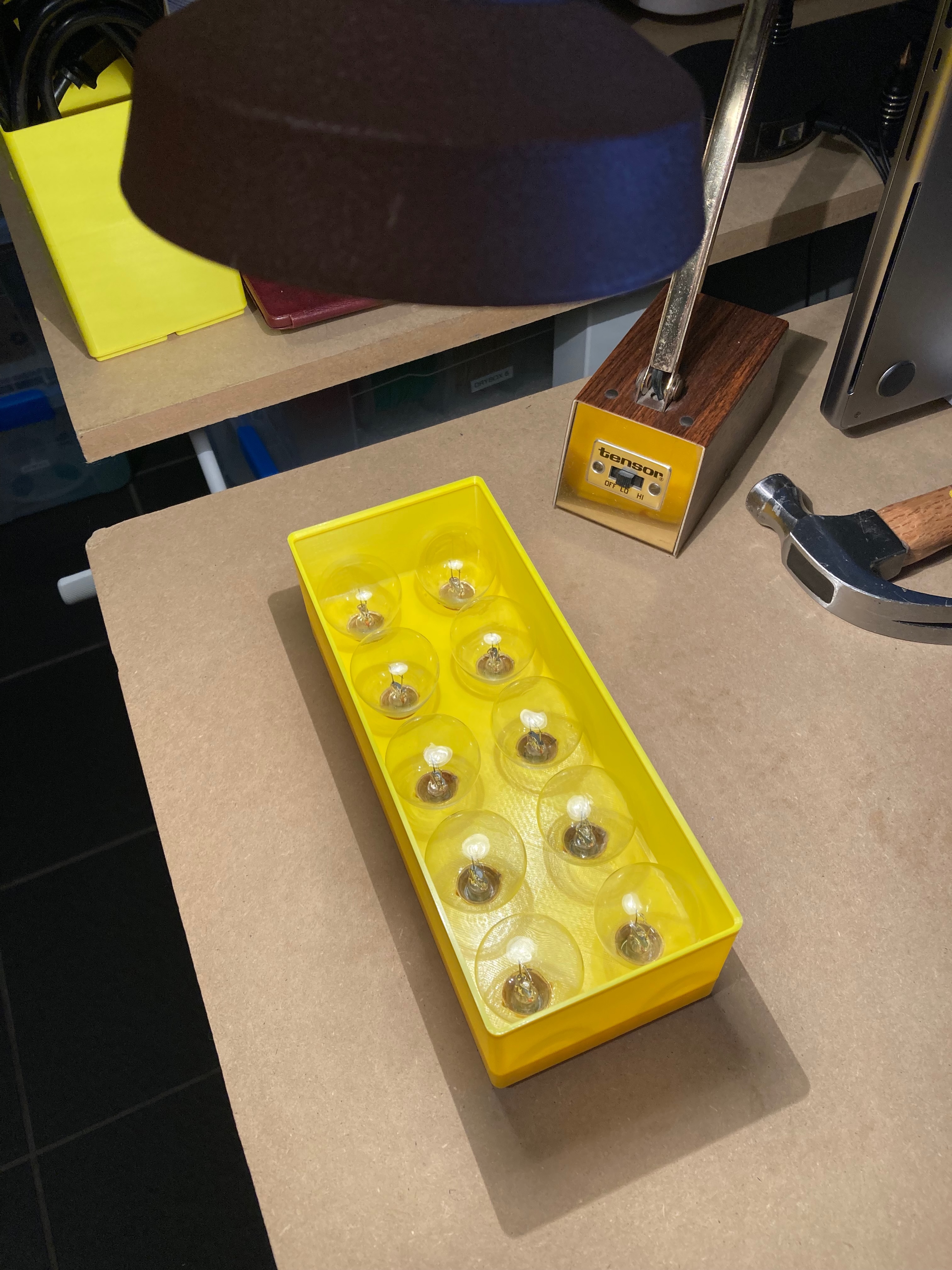 Hộp đựng bóng đèn BA15s theo chuẩn Gridfinity