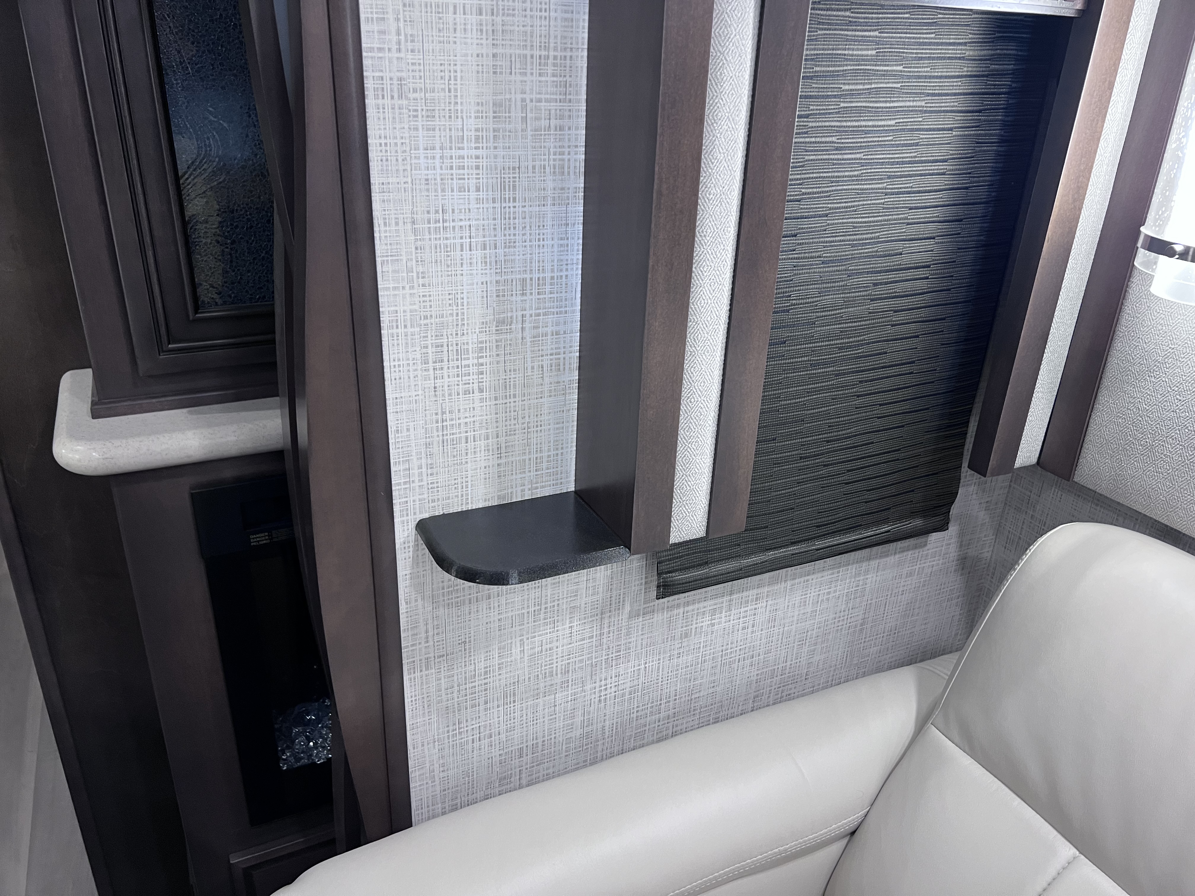 Bệ Đỡ Ly Sofa Newmar New Aire 2021